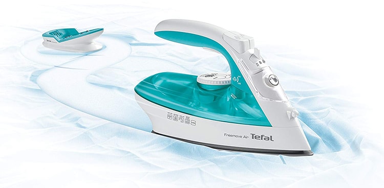 Tefal FV6520G0 Freemove Air Cordless Steam Iron away from the dock-min