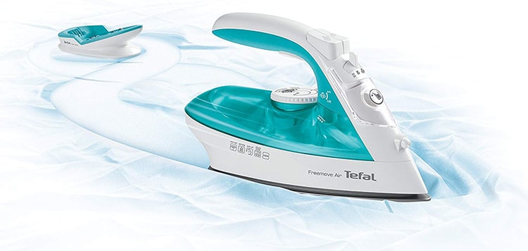 Tefal FV6520G0 Freemove Air away from dock-min