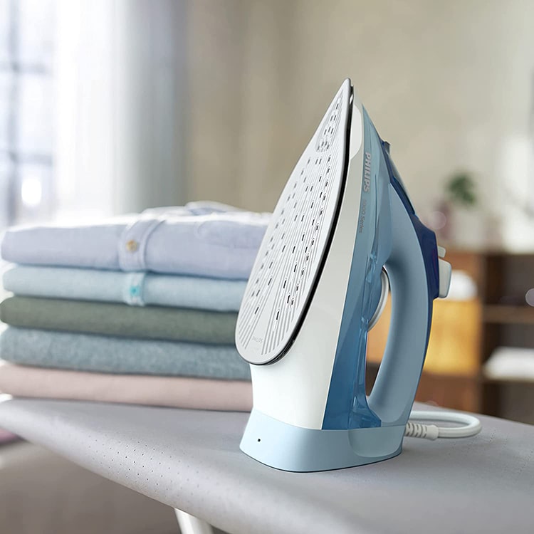 Philips Steam Iron 5000 Series DST5020 26 on ironing board-min